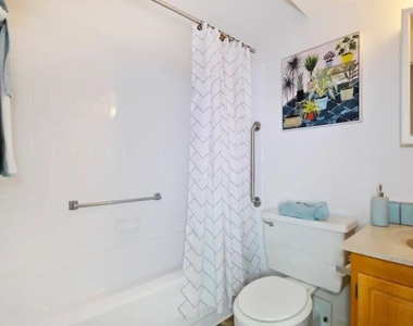 7800 E Jefferson Ave - Photo Thumbnail 6
