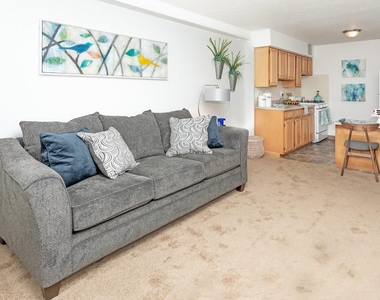 7800 E Jefferson Ave - Photo Thumbnail 3