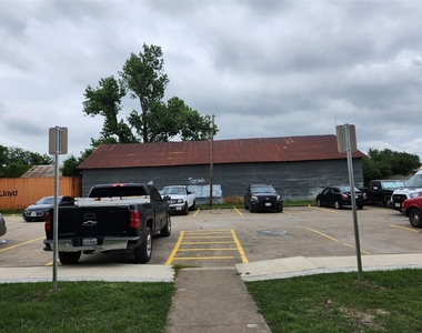 306 W Avenue D - Photo Thumbnail 2
