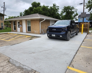 306 W Avenue D - Photo Thumbnail 5