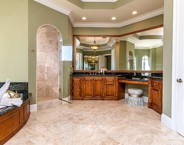 580 Admirals Way - Photo Thumbnail 12