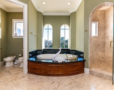 580 Admirals Way - Photo Thumbnail 13