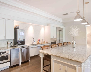 10624 Parrish Street - Photo Thumbnail 11