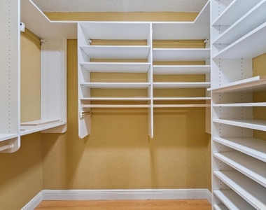 10860 Fairmont Village Drive - Photo Thumbnail 21