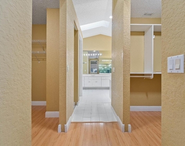 10860 Fairmont Village Drive - Photo Thumbnail 20
