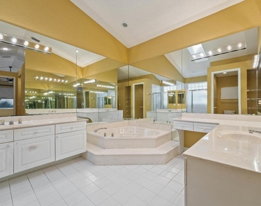 10860 Fairmont Village Drive - Photo Thumbnail 23