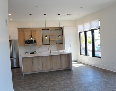 331 E Main Street - Photo Thumbnail 2
