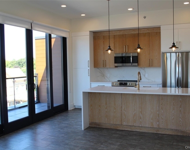 331 E Main Street - Photo Thumbnail 2