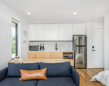 123 Idlewild Avenue - Photo Thumbnail 10