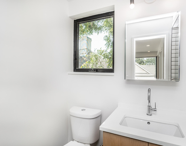 123 Idlewild Avenue - Photo Thumbnail 16