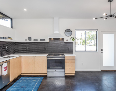 123 Idlewild Avenue - Photo Thumbnail 15
