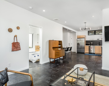 123 Idlewild Avenue - Photo Thumbnail 20