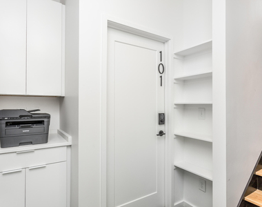 123 Idlewild Avenue - Photo Thumbnail 10