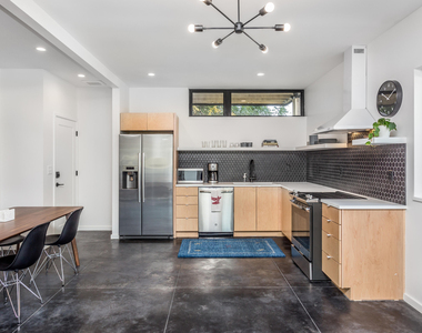 123 Idlewild Avenue - Photo Thumbnail 11