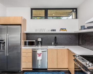 123 Idlewild Avenue - Photo Thumbnail 14