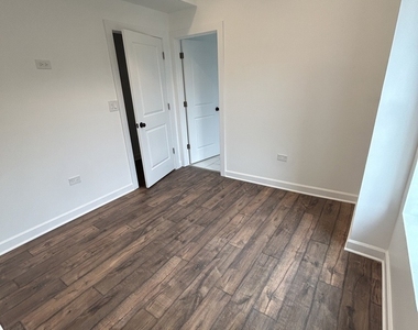6016 S Saint Lawrence Avenue - Photo Thumbnail 9