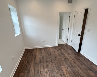 6016 S Saint Lawrence Avenue - Photo Thumbnail 10