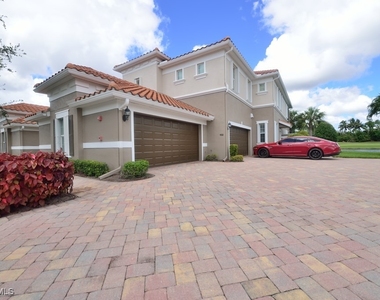 10271 Glastonbury Circle - Photo Thumbnail 1