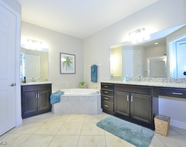 10271 Glastonbury Circle - Photo Thumbnail 12