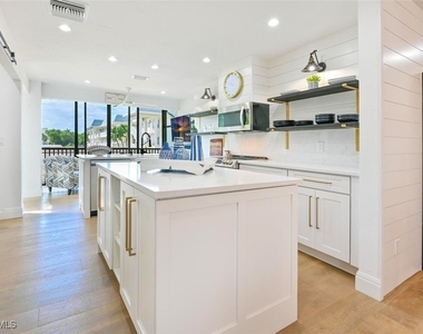 3105 Riviera Drive - Photo Thumbnail 13