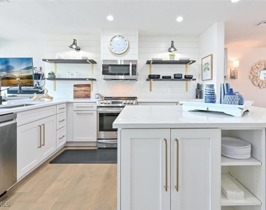 3105 Riviera Drive - Photo Thumbnail 9