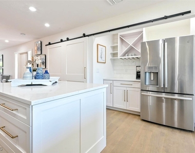 3105 Riviera Drive - Photo Thumbnail 12