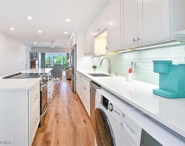 250 7th Avenue S - Photo Thumbnail 4