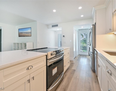 250 7th Avenue S - Photo Thumbnail 7