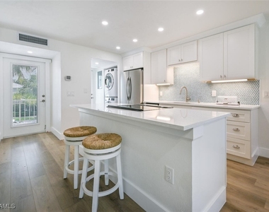 250 7th Avenue S - Photo Thumbnail 5