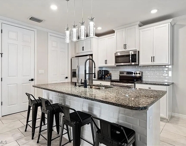 14672 Edgewater Circle - Photo Thumbnail 5