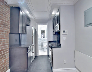 345 West 53rd Street - Photo Thumbnail 4