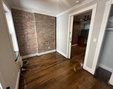 NO FEE 1BR in Hell's Kitchen - Photo Thumbnail 3