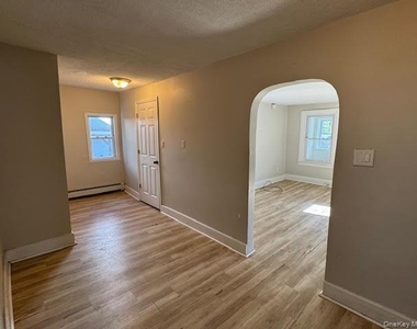 38 E Main Street - Photo Thumbnail 20