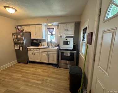 38 E Main Street - Photo Thumbnail 7