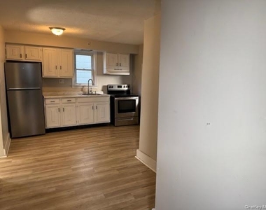 38 E Main Street - Photo Thumbnail 33