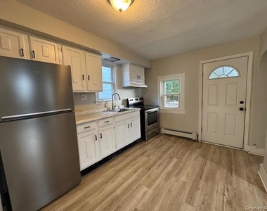 38 E Main Street - Photo Thumbnail 4