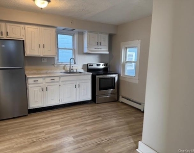 38 E Main Street - Photo Thumbnail 32