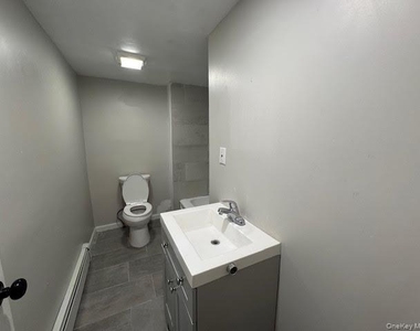 38 E Main Street - Photo Thumbnail 27