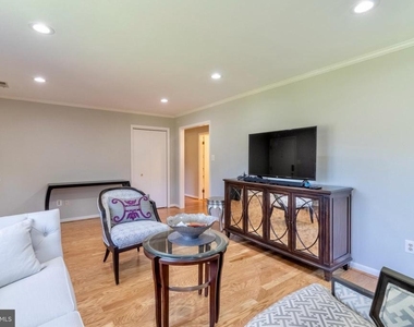 7613 Hamlet Street - Photo Thumbnail 3
