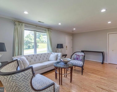 7613 Hamlet Street - Photo Thumbnail 2