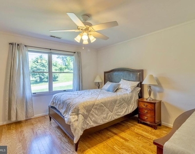 7613 Hamlet Street - Photo Thumbnail 5