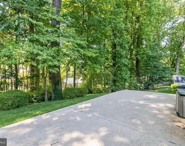 7613 Hamlet Street - Photo Thumbnail 16