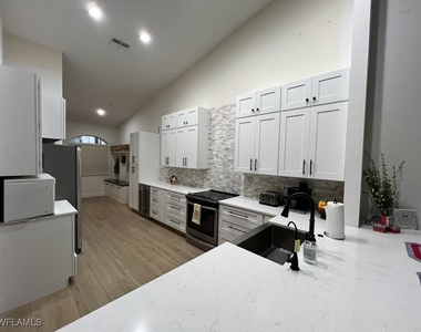 6605 Castlelawn Place - Photo Thumbnail 4
