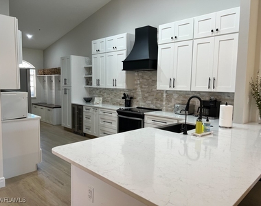 6605 Castlelawn Place - Photo Thumbnail 5