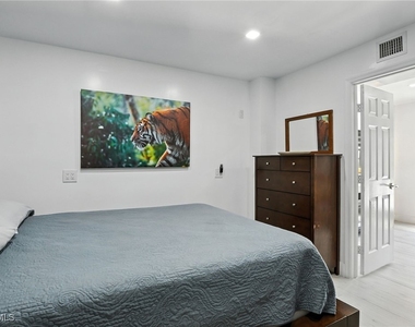 936 Panther Creek Lane - Photo Thumbnail 10