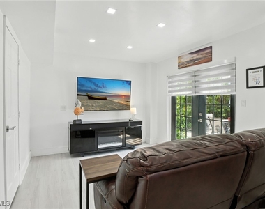 936 Panther Creek Lane - Photo Thumbnail 3