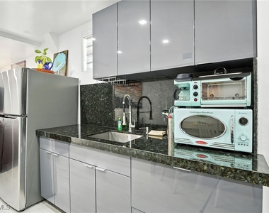 936 Panther Creek Lane - Photo Thumbnail 2