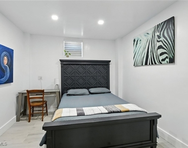 936 Panther Creek Lane - Photo Thumbnail 6