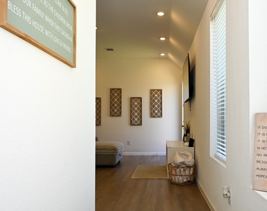 3057 Pensacola Drive - Photo Thumbnail 3