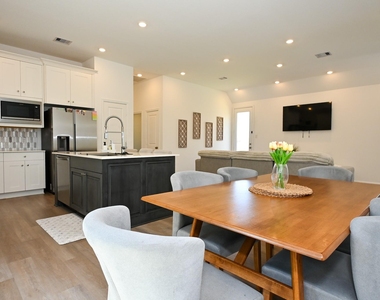 3057 Pensacola Drive - Photo Thumbnail 6